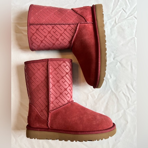 UGG WOMAN’S CLASSIC SHORT II UGG LOGO REDWOOD SIZE 6 BOOTS 1129450 AUTHENTIC NEW - Picture 11 of 11